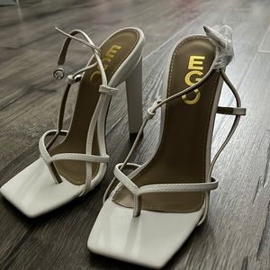 classy white heels🤍